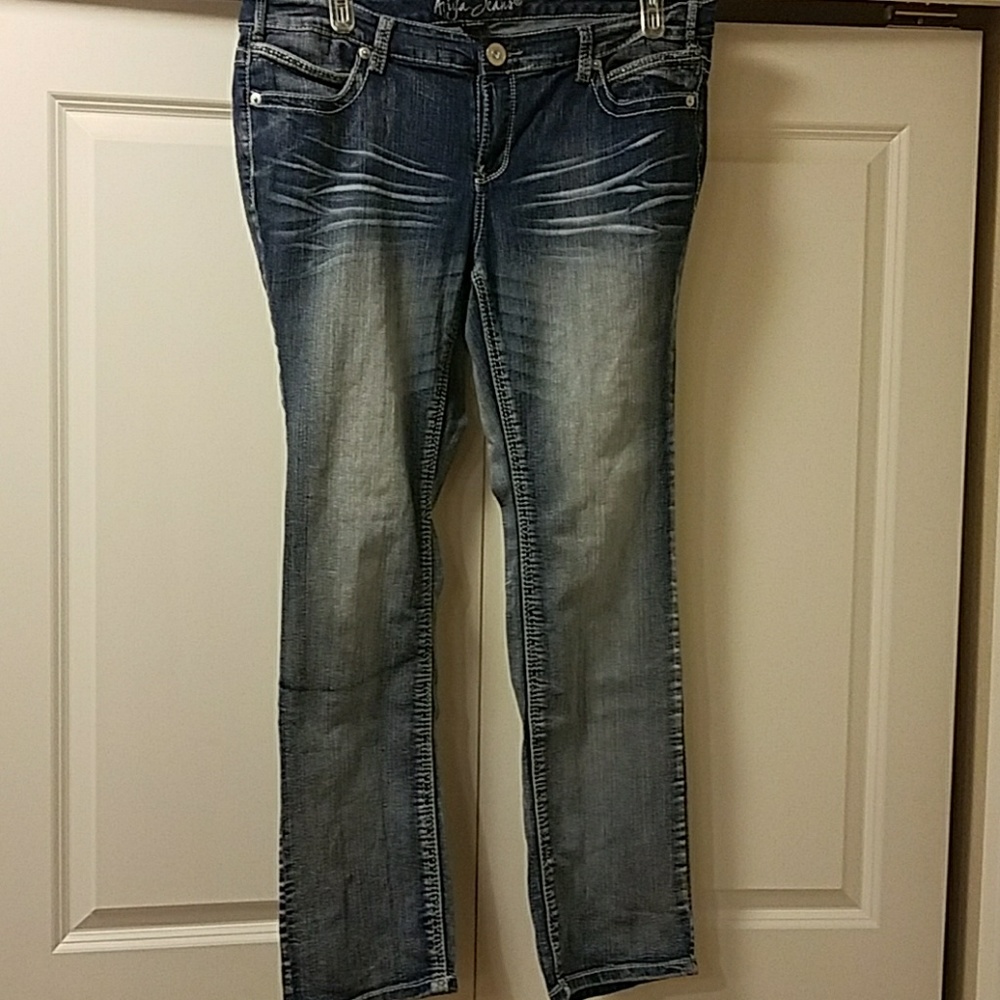 ariya jeans